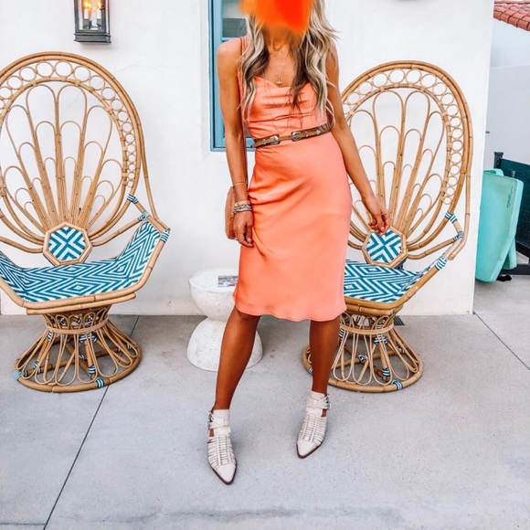 ‼️SOLD‼️ NWOT Gianni Bini Cut Out Block Heel Ankle Booties, Size: 6 Color: Cream - Picture 7 of 12